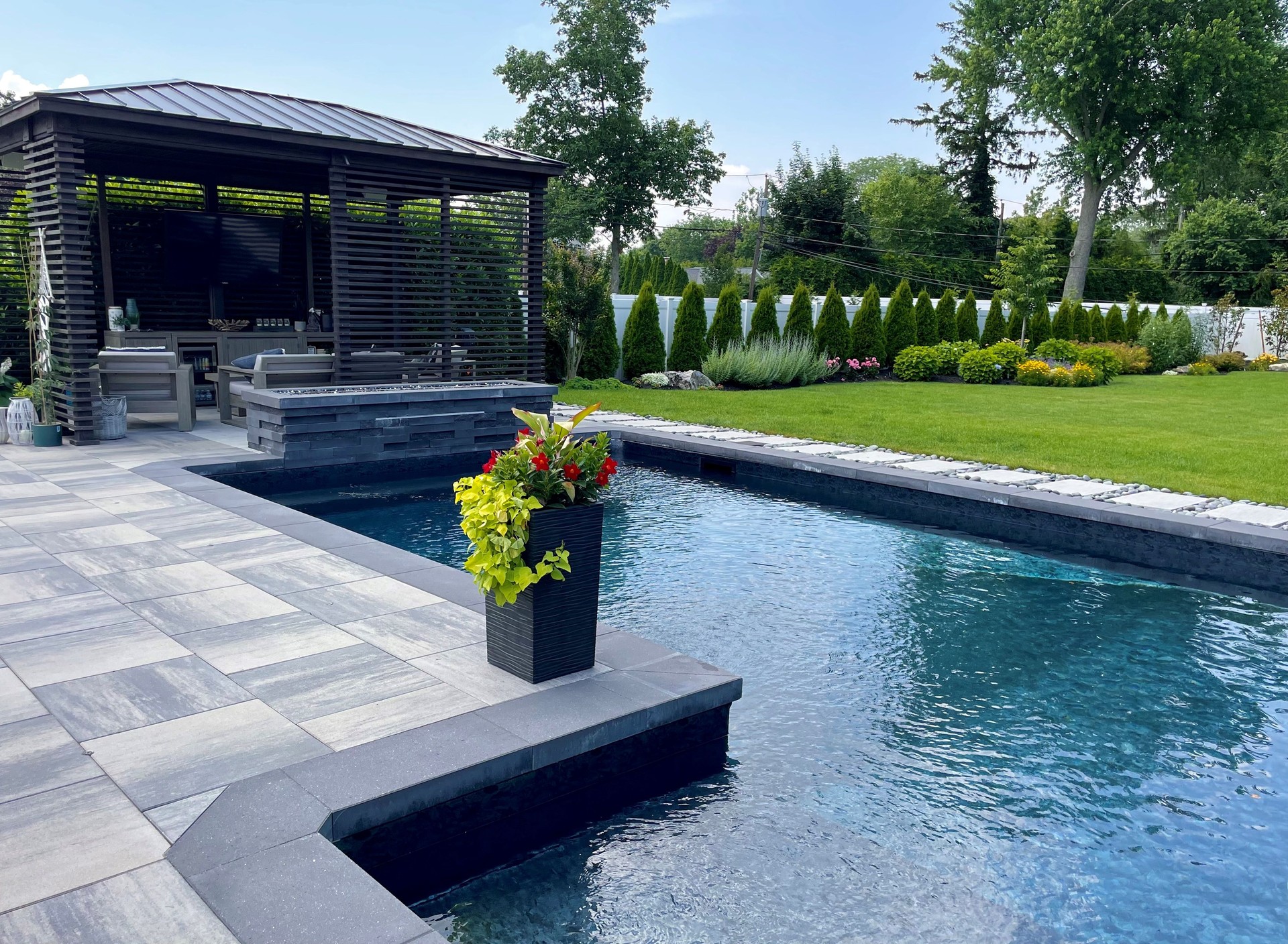 Gorgeous modern backyard for swimming - amazing design and aesthetics
